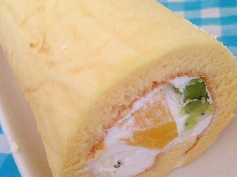 キウイとパイナップルのロールケーキ♡